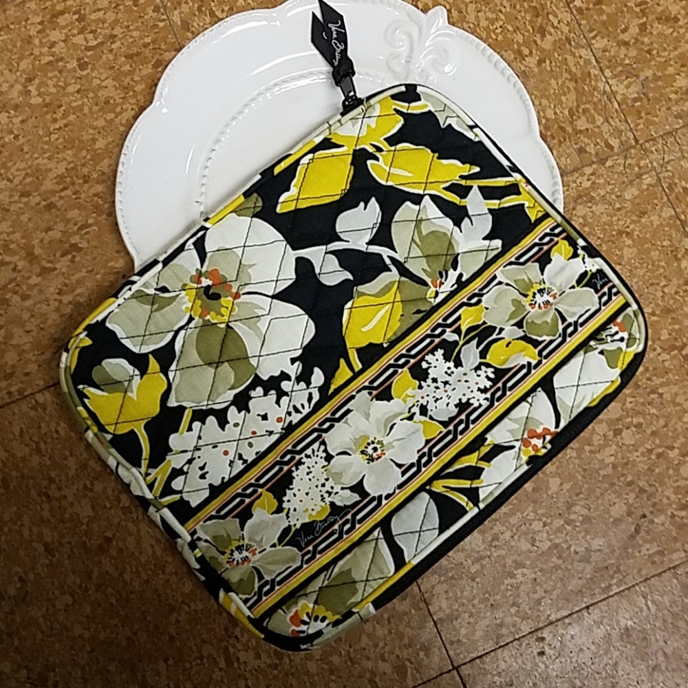 Vera Bradley Dogwood Quilted Tablet Sleeve Retired